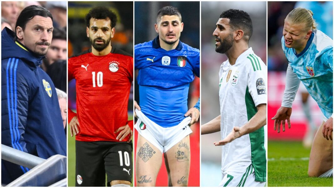 Amicaux : Découvrez les possibles adversaires de l’Algérie en novembre Cinq joueurs de football du Maghreb en action sur le terrain.