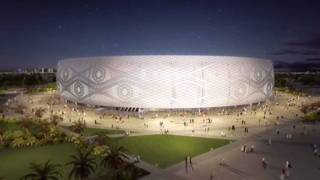Coupe du Monde 2022: Le Qatar autorise la consommation de la bière à une condition Stade de la Coupe du Monde 2022 au Qatar illuminé la nuit.