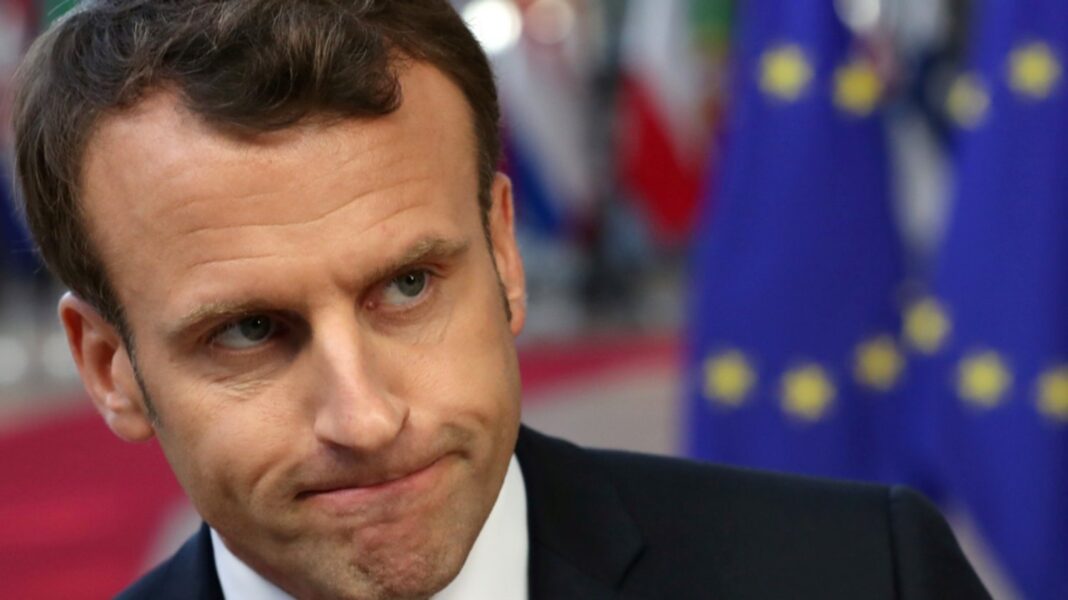 Emmanuel Macron en discours, contexte politique français.