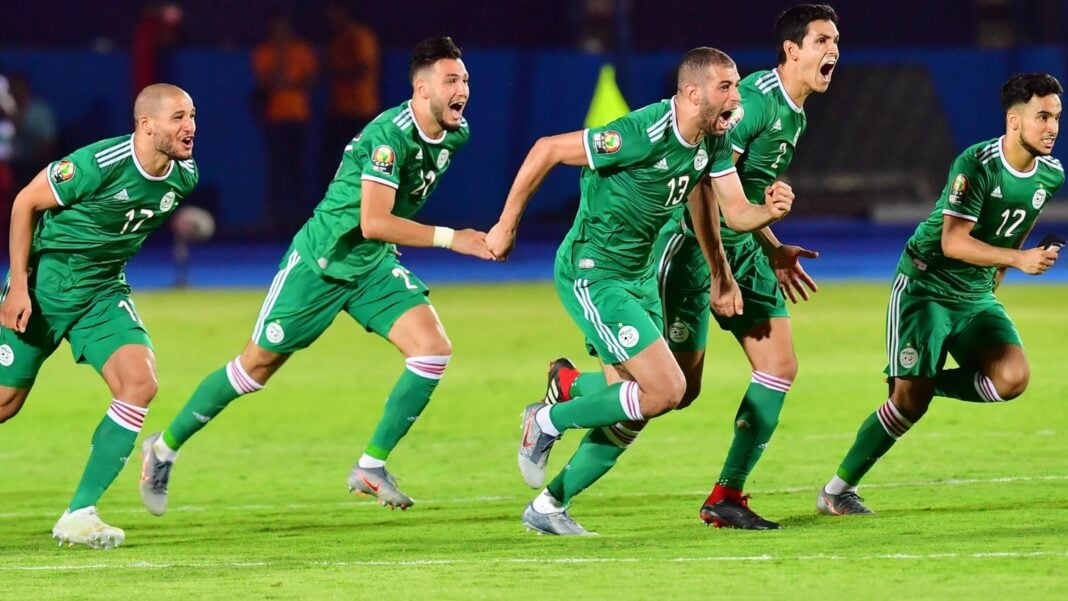 Algérie vs Mali : Un bon test pour les fennecs Les joueurs algériens en pleine célébration sur le terrain.