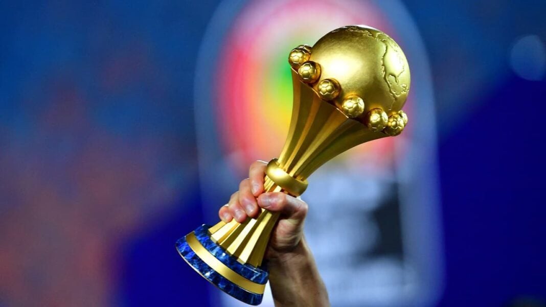Organisation de la CAN 2025 : l’Algérie en pôle position Trophée de la CAN 2025, symbole de compétition africaine de football.