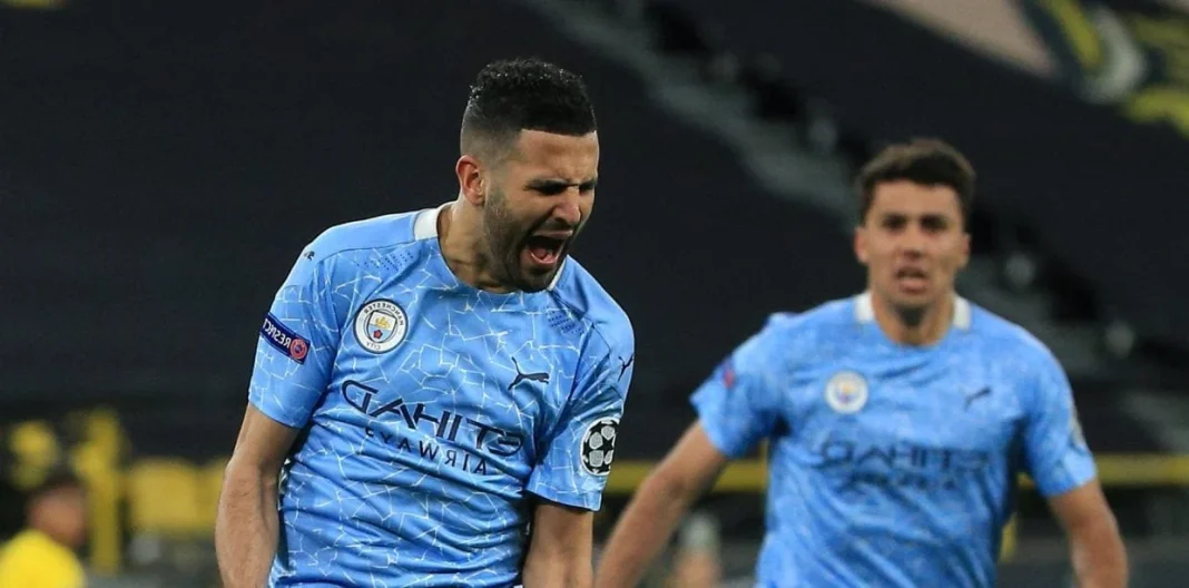 Man City – Copenhague : Mahrez régale à travers une feinte magique et un but (Vidéo) Riyad Mahrez célèbre un but lors du match Man City contre Copenhague.