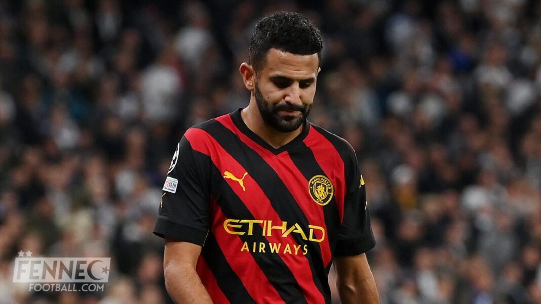 Mahrez en action avec le maillot de Manchester City lors d'un match important.
