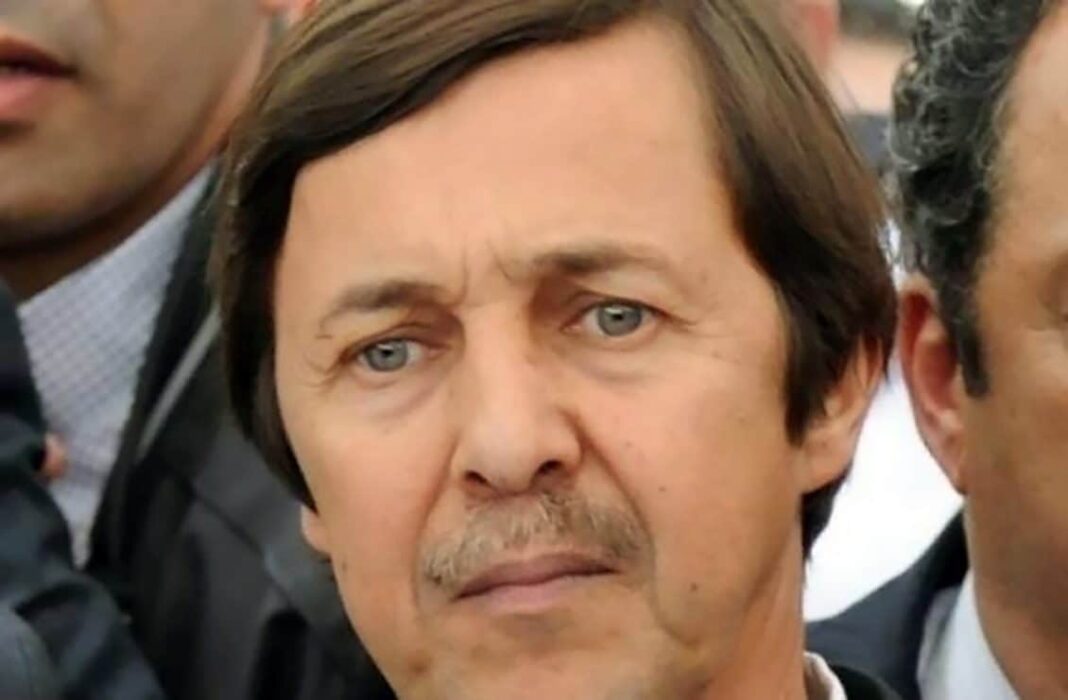 Financement occulte : Le verdict est tombé pour le frère de lancien président Bouteflika Homme en réunion, visage sérieux, contexte politique algérien.