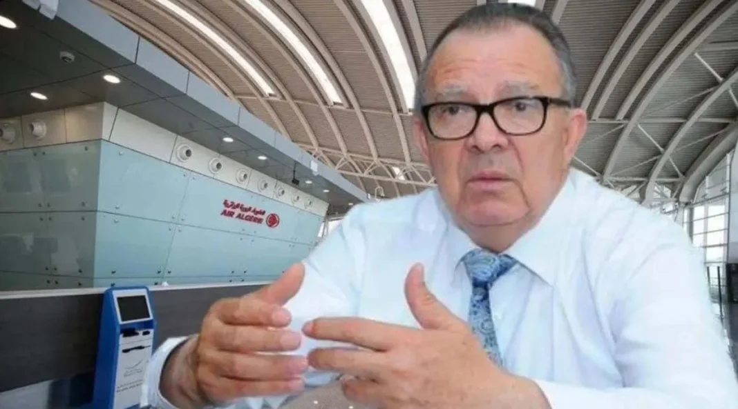 Algérie : 6ans de prison ferme pour l’ancien DG de l’aéroport d’Alger Homme en costume parlant à l’aéroport d’Alger.