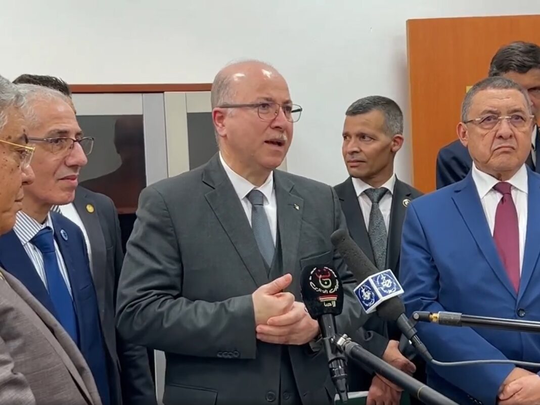 Premier ministre lors de l'inauguration du siège de l’AAPI en Algérie.