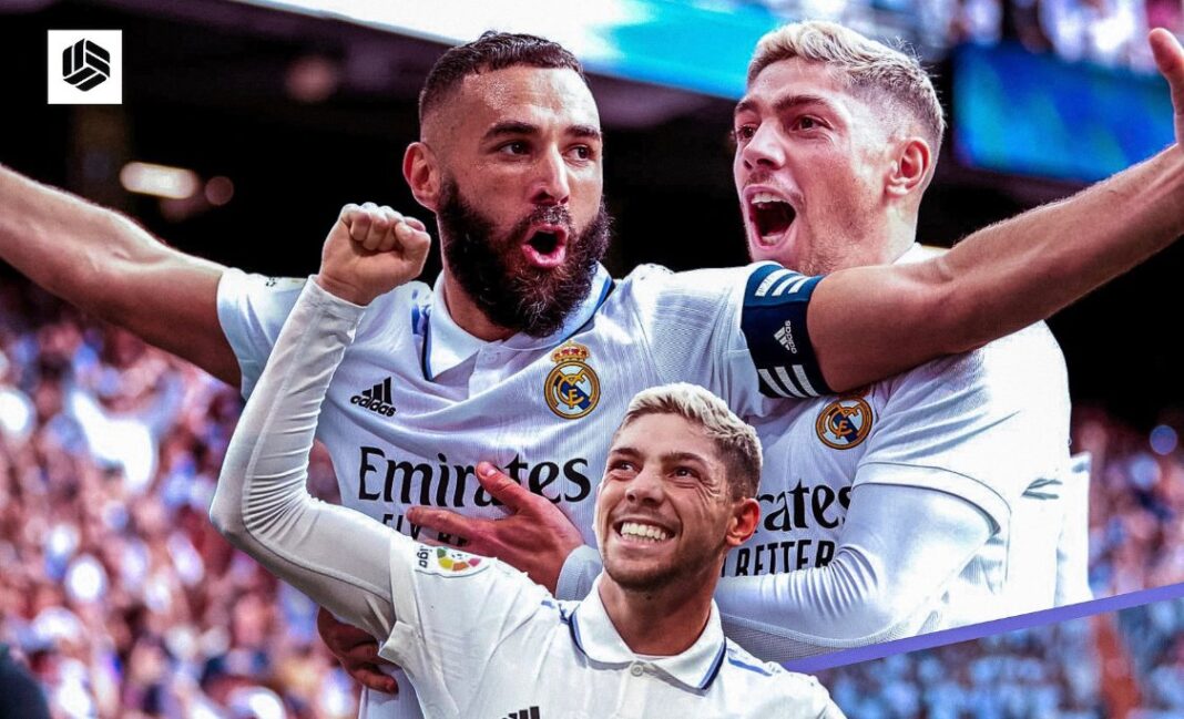 Joueurs du Real Madrid célébrant leur victoire lors d'un match contre le FC Barcelone.