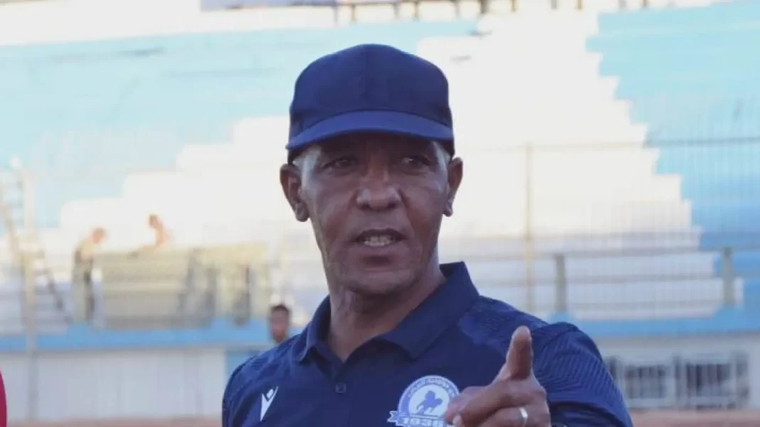 L’entraîneur du Mouloudia El Beidh jette l’éponge L'entraîneur du Mouloudia El Beidh en action sur le terrain.