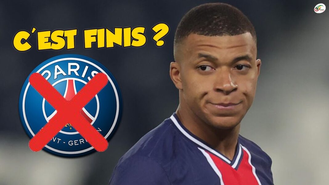Kylian Mbappé avec un logo du PSG barré, questionnant son avenir.
