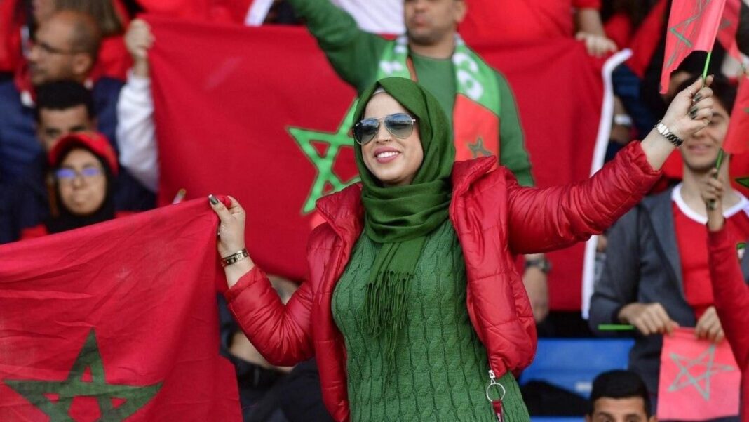 Femme marocaine en soutien lors de la Coupe du Monde 2022.