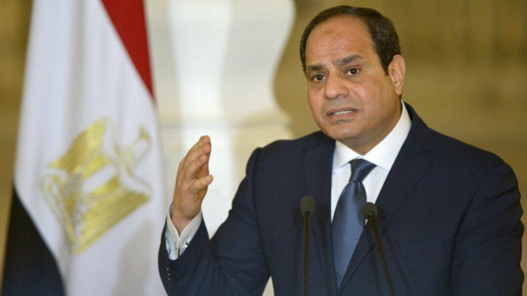 Le président égyptien s'exprime lors du sommet arabe à Alger.