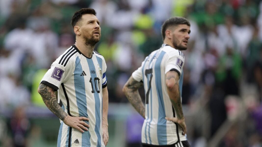 Coupe du monde : Réaction de Messi après le miracle Saoudien sur l’Argentine Messi et un coéquipier de l'Argentine lors de la Coupe du Monde.