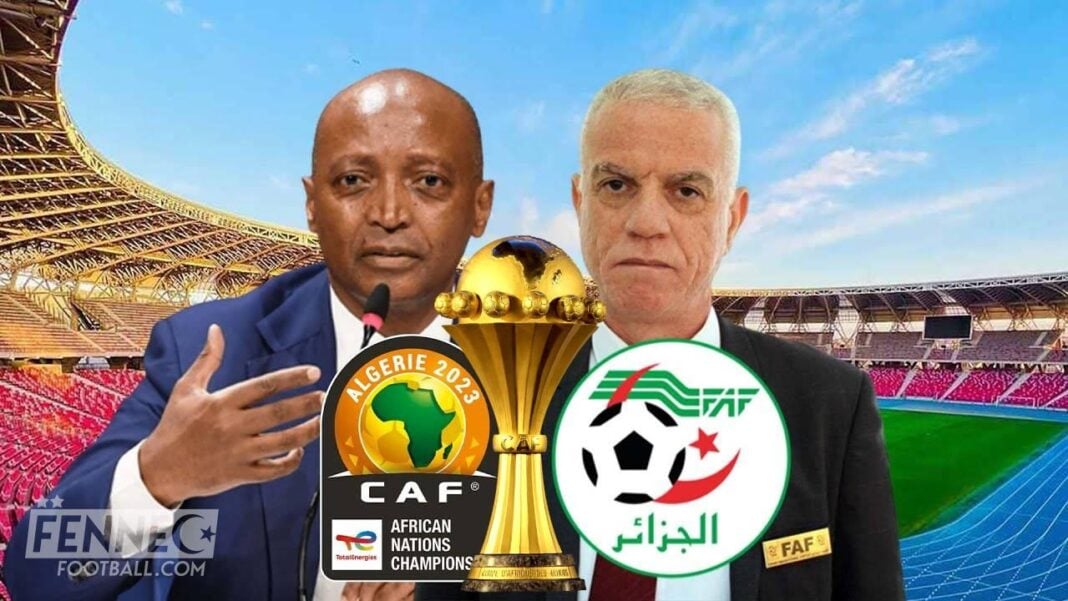 CAN 2025 : Après le Maroc un autre pays arabe souhaite bousculer l’Algérie Deux hommes en costume parlent lors d'une conférence de presse de football.