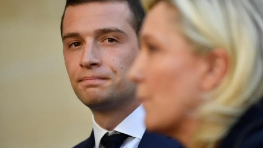 Des origines algériennes pour le nouveau leader de l’extrême droite en France Jordan Bardella Jordan Bardella, leader politique français d'extrême droite, en campagne.
