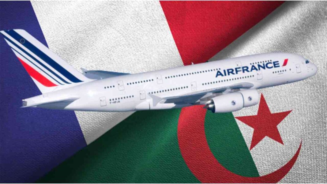 Avion Air France sur fond du drapeau algérien Avion Air France avec drapeau algérien en arrière-plan.