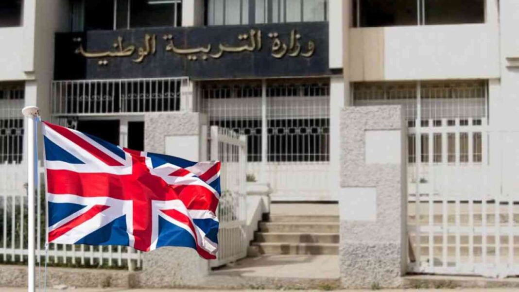 Ministère de l'Éducation nationale au Royaume-Uni Bâtiment du ministère de l'Éducation nationale avec drapeau britannique.