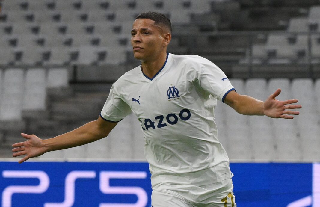 Harit à l’OM, le montant de son transfert connu Harit en maillot de l'OM lors d'un match, transfert confirmé.