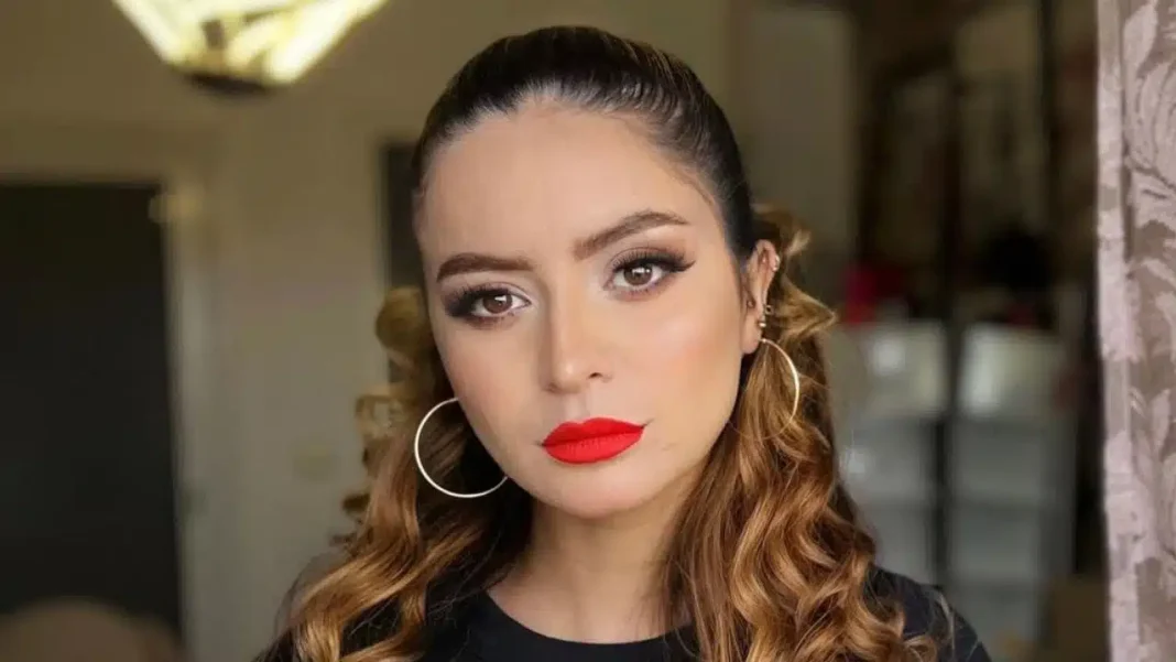 L’Algérienne Bouchra Benayache sollicite l’aide de ses fans, pour cette raison Bouchra Benayache, femme algérienne, visage expressif et maquillage sophistiqué.