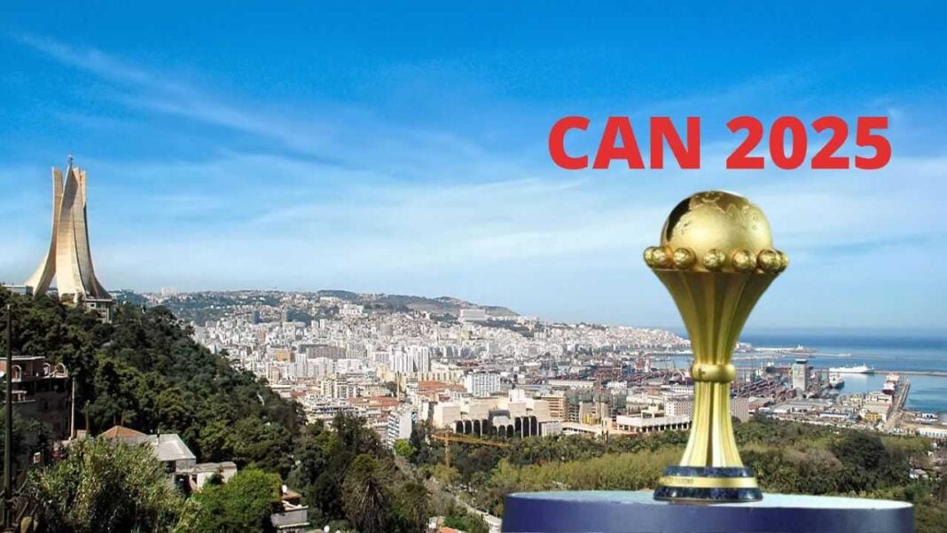 Trophée de la CAN 2025 avec vue sur la ville de Casablanca.