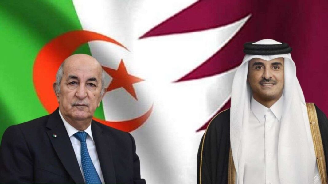 Sommet arabe d’Alger : l’Emir du Qatar tacle Mohamed VI suite à son absence Deux dirigeants arabes lors du sommet avec drapeaux en arrière-plan.