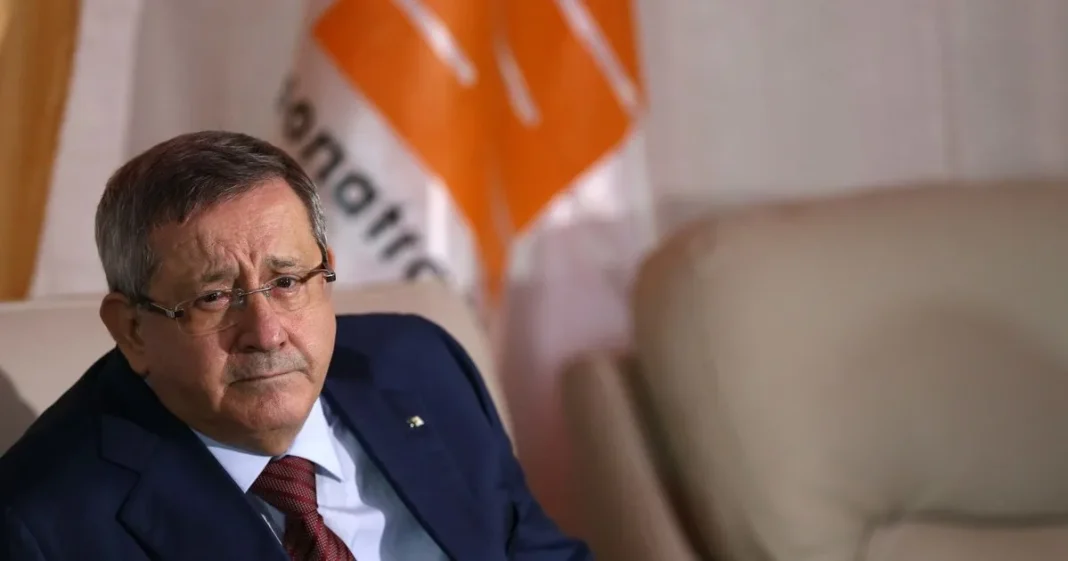 Abdelmoumen Ould Kaddour, ancien dirigeant de Sonatrach, en réunion.