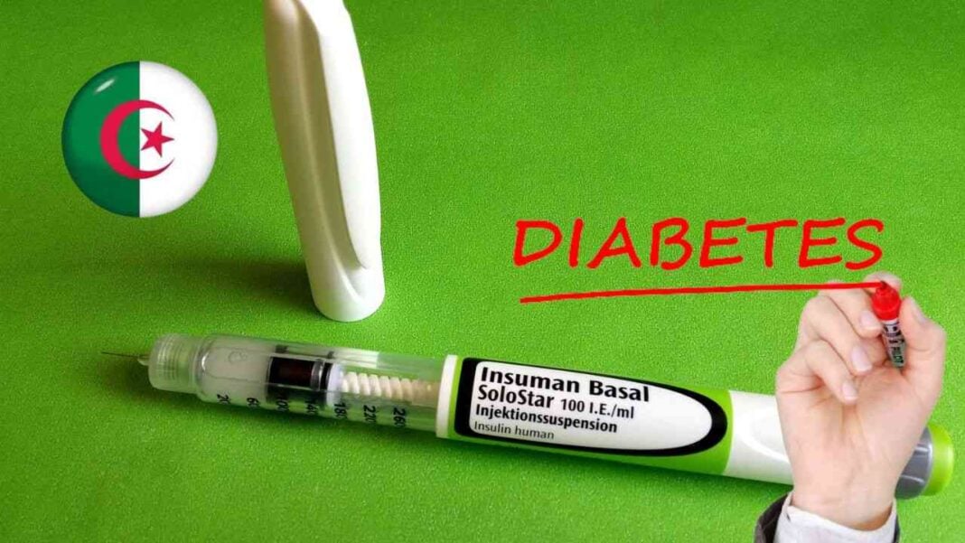 L’Algérie produira de l’insuline sous forme de stylos en 2023 Stylo d'insuline pour diabète avec injection et drapeau algérien.