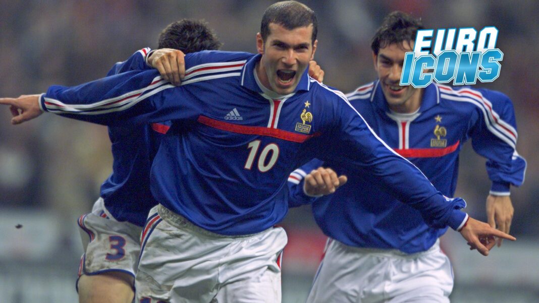 Zidane célèbre avec l'équipe d'Algérie lors d'un match.