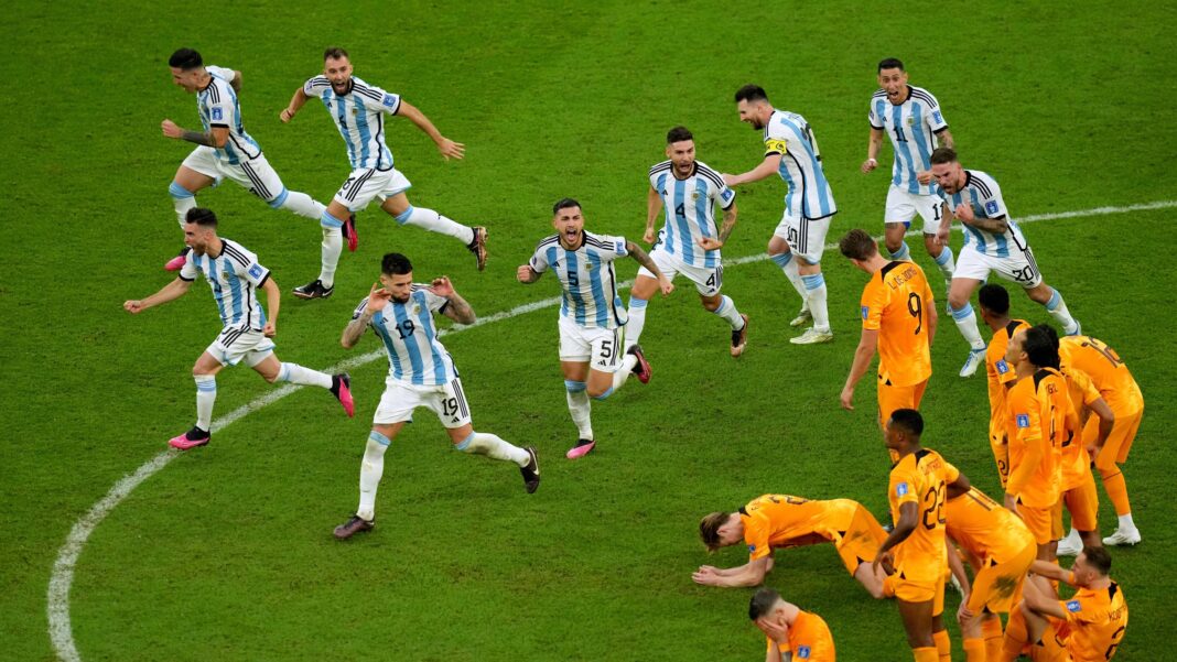Coupe du monde 2022: l’étrange décès d’un journaliste américain au Qatar lors du match Argentine Pays Bas Les joueurs argentins célèbrent leur victoire lors de la Coupe du monde 2022 au Qatar.