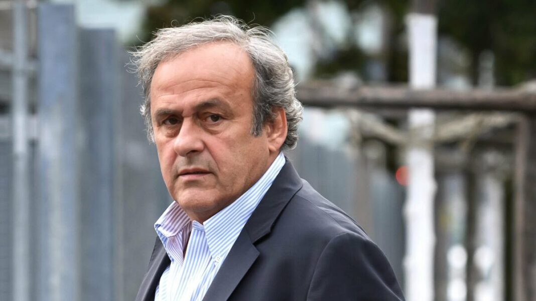 Michel Platini lors d'une interview Michel Platini, ancien président de l'UEFA, en interview en extérieur.