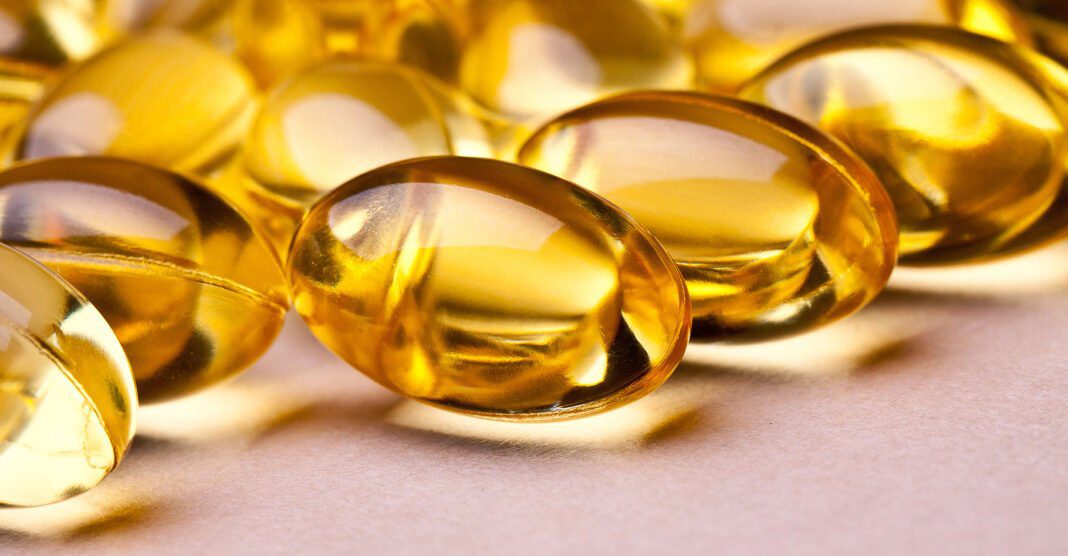 Santé : vers une régularisation de la commercialisation des compléments alimentaires Capsules d'huile d'or pour la santé et le bien-être.