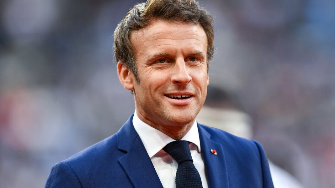 France Maroc: l’Incroyable accueil réservé au Président Macron lors du match Président Macron accueilli chaleureusement lors du match en France.