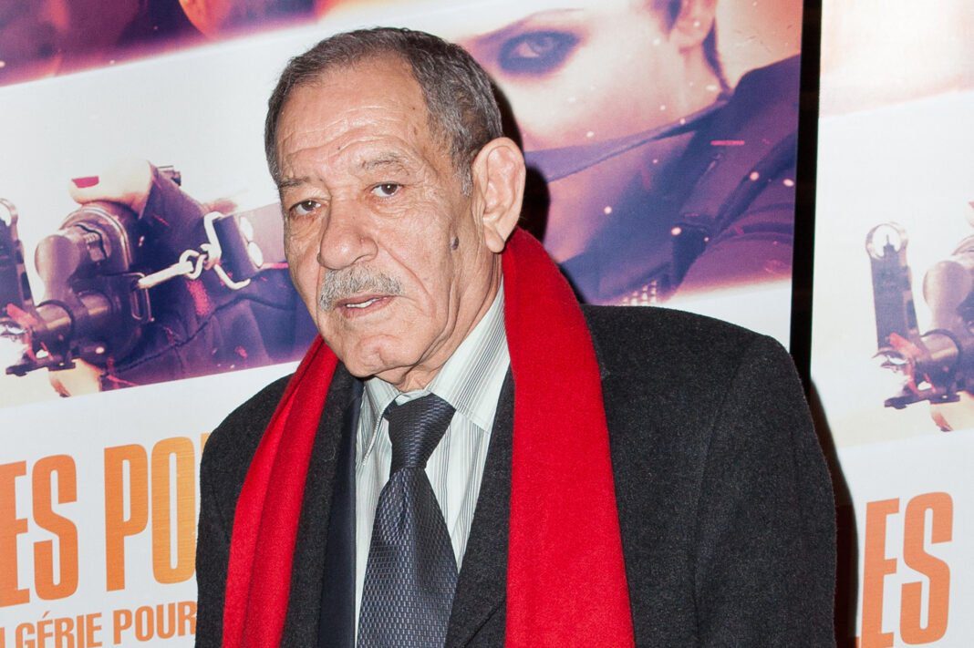 Inédit ! Ahmed Benaissa passe de vie à trépas lors d’un événement culturel Ahmed Benaissa lors d’un événement culturel, hommage poignant.