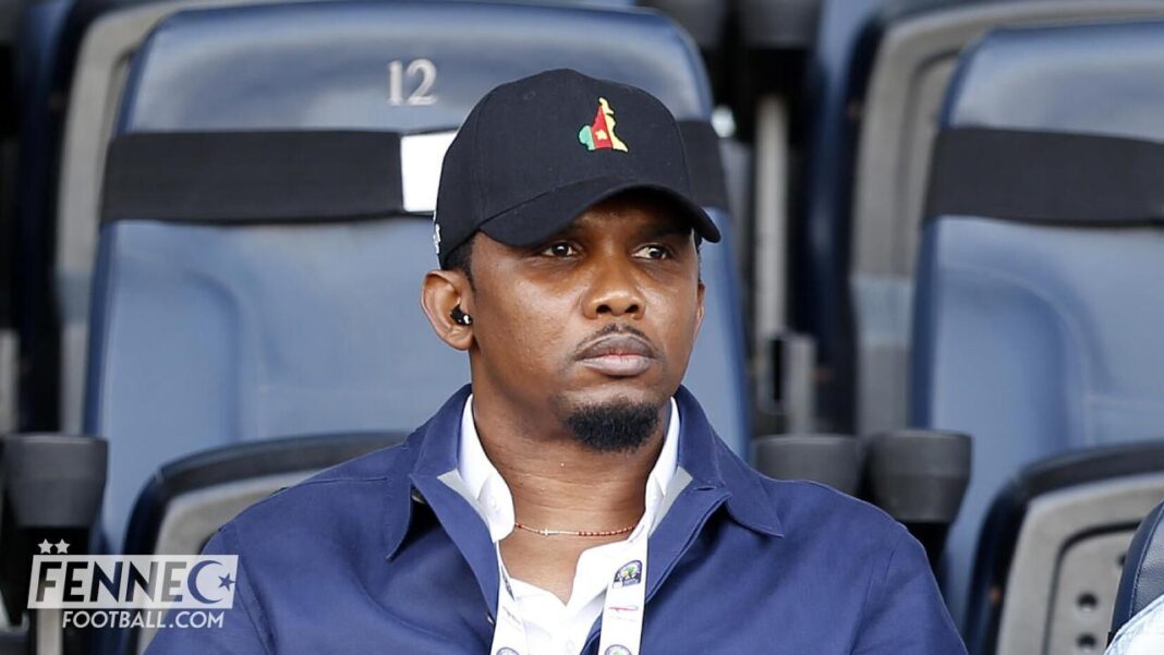 Cameroun Brésil : Eto’o une nouvelle fois ridiculisé par un journaliste tunisien Samuel Eto'o assis dans les tribunes lors du match Cameroun-Brésil.