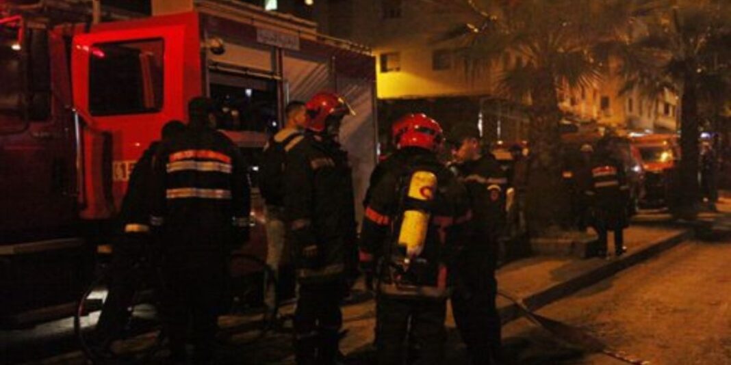 Urgent ! Important incendie dans un dépôt de gaz au Maroc Pompiers au travail lors d'un incendie dans un dépôt de gaz au Maroc.