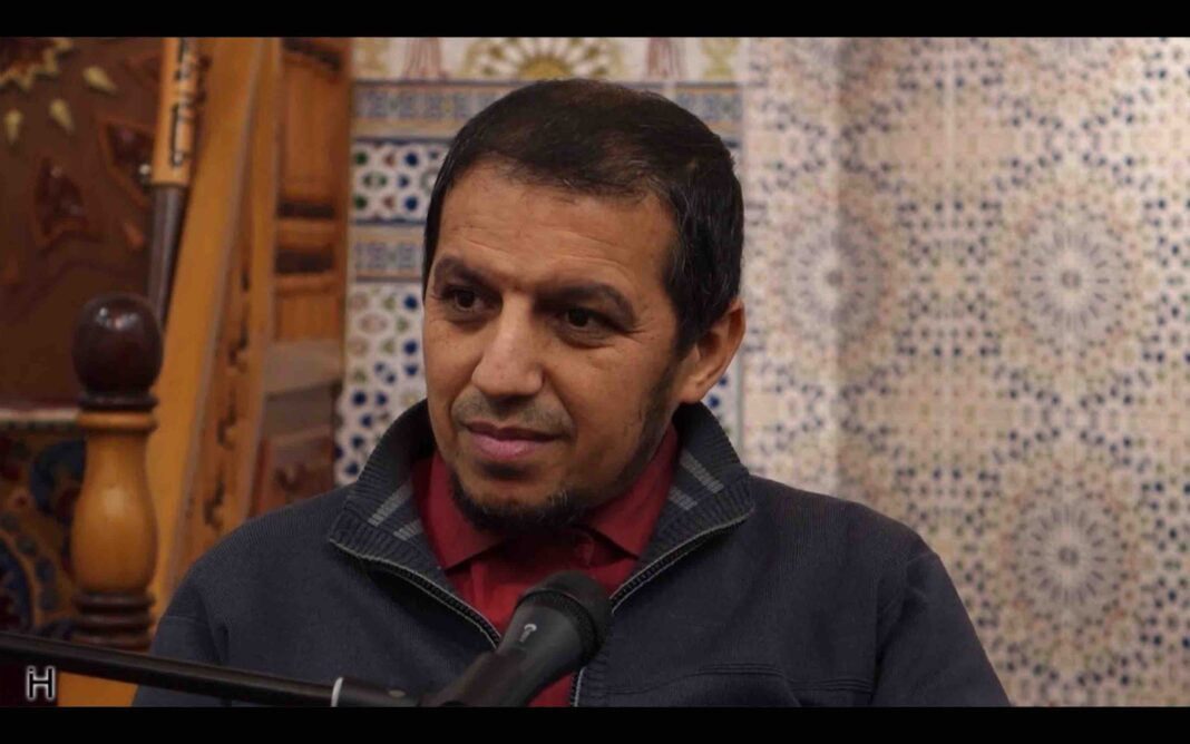 France ou Maroc : Voici la nouvelle destination de l’imam Hassan Iquioussen Imam Hassan Iquioussen lors d'une interview en intérieur.