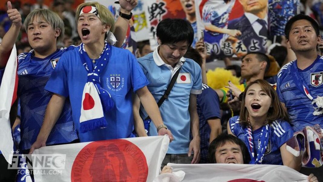 Coupe du monde : les Japonais se déchaînent sur du Rai (vidéo) Supporters japonais en tenue bleue lors d'un match de football.
