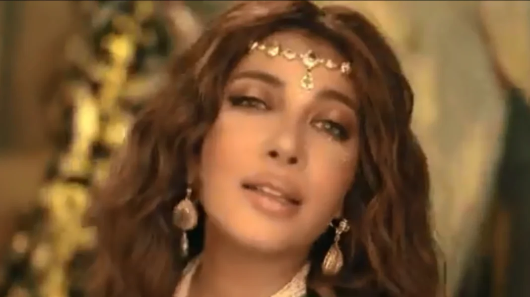 A cause du « fil de l’âme »…La chanteuse Asala Nasri met en colère les Algériens Chanteuse Asala Nasri portant des bijoux traditionnels.