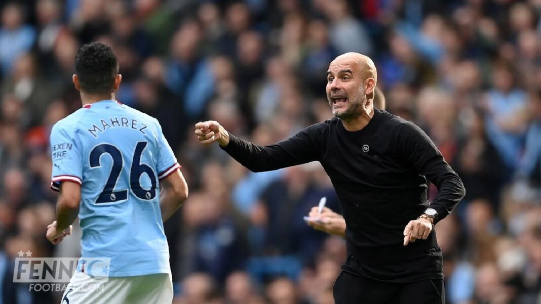Pep Guardiola critique Riyad Mahrez lors d'un match de football.