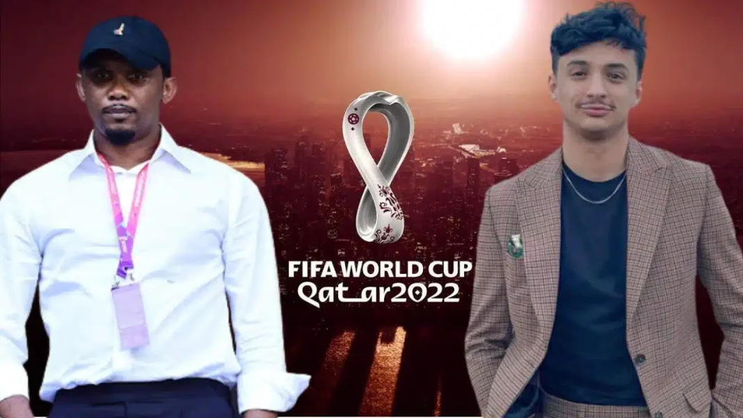 CDM 2022 : l’Algérien Rifka réagit à l’agression de son compatriote par Eto’o ! Deux jeunes hommes devant un logo de la Coupe du Monde FIFA 2022 au Qatar.