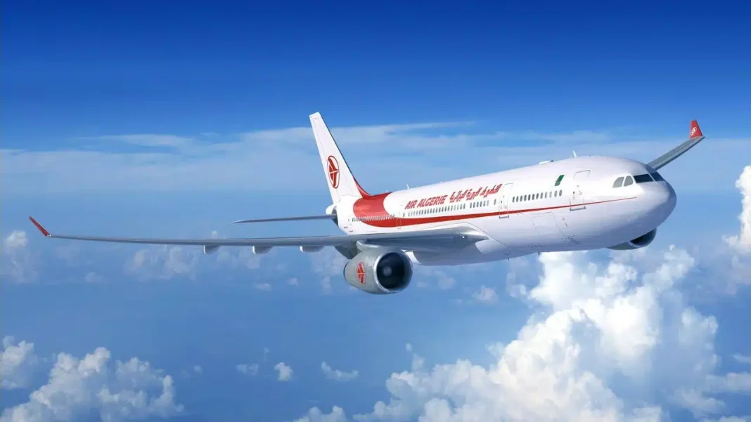 Air Algérie : Une nouvelle ligne aérienne verra le jour à cette date. Avion d'Air Algérie en vol au-dessus des nuages.