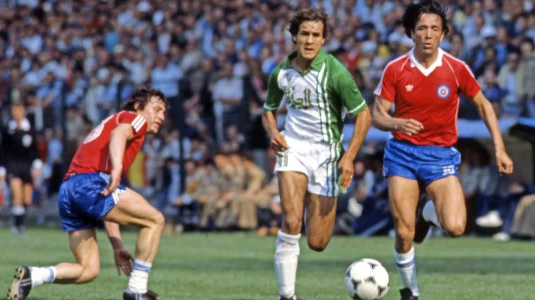 Les Verts ont raté une victoire mythique contre le Chili en 1982 Joueurs de football en action lors d'un match historique en 1982.