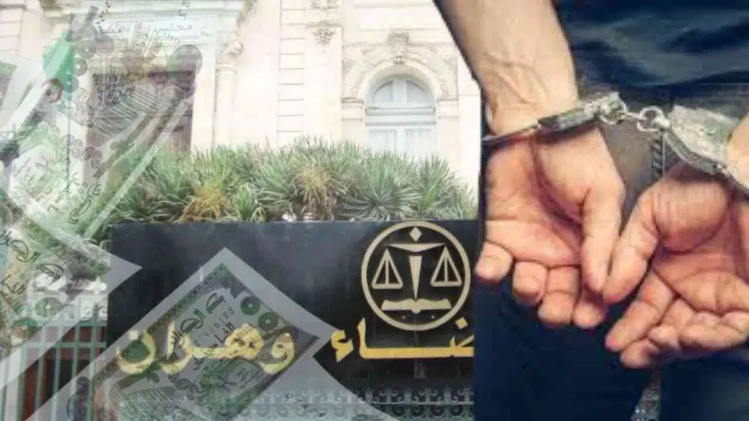 Algérie : 260 milliards de dinars auraient été détournés par… Main menottée avec symbole de justice, arrestation en Algérie.