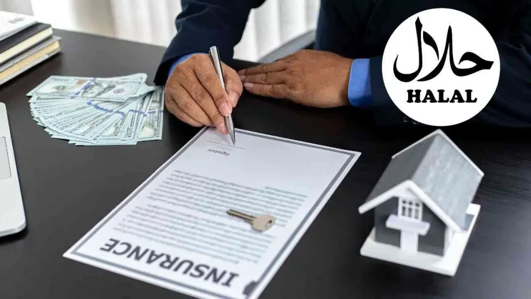 Bonne nouvelle pour la communauté islamique ! La première assurance « halal » installée en Algérie. Signature d'un contrat d'assurance halal avec clé et maison en modèle réduit.