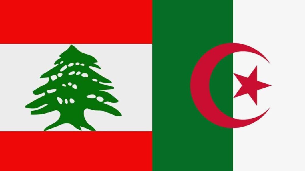 Un homme politique du Liban critique son pays et défend l’Algérie Drapeaux du Liban et de l'Algérie côte à côte.