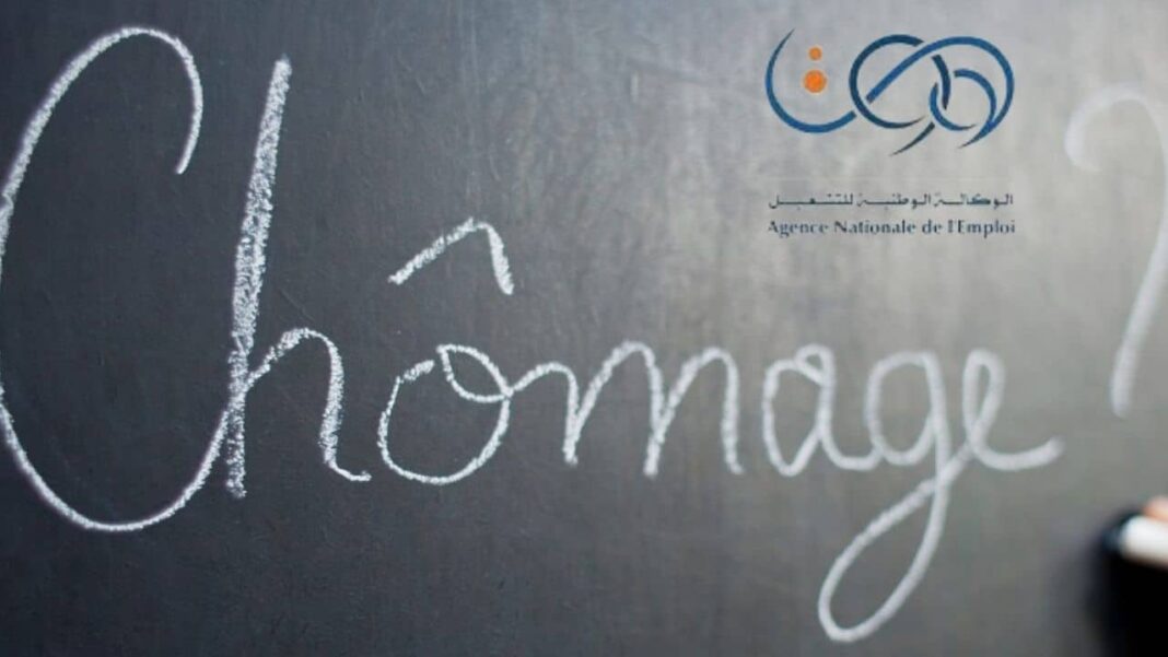 Minha Anem DZ : Du nouveau sur l’allocation chômage pour les Algériens Tableau noir avec le mot 'Chômage' écrit à la craie.