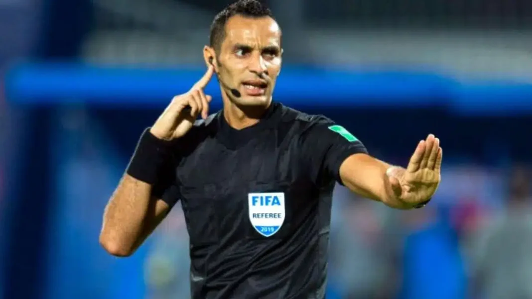 Mondial des Clubs 2023 : Ghorbal sifflera la finale, Real Madrid vs Al Hilal Arbitre Ghorbal lors d'un match de la Coupe du Monde 2022.