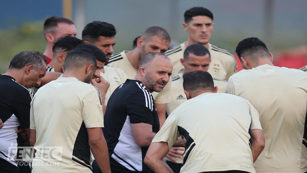 Entraînement de l'équipe d'Algérie L'entraîneur Belmadi donne des instructions à l'équipe d'Algérie lors d'une séance d'entraînement.