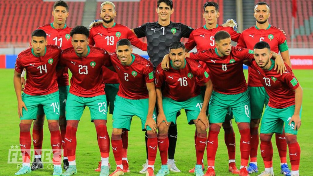 Classement FIFA : Découvrez le nouveau rang du Maroc Groupe de joueurs marocains de football en tenue rouge et verte.