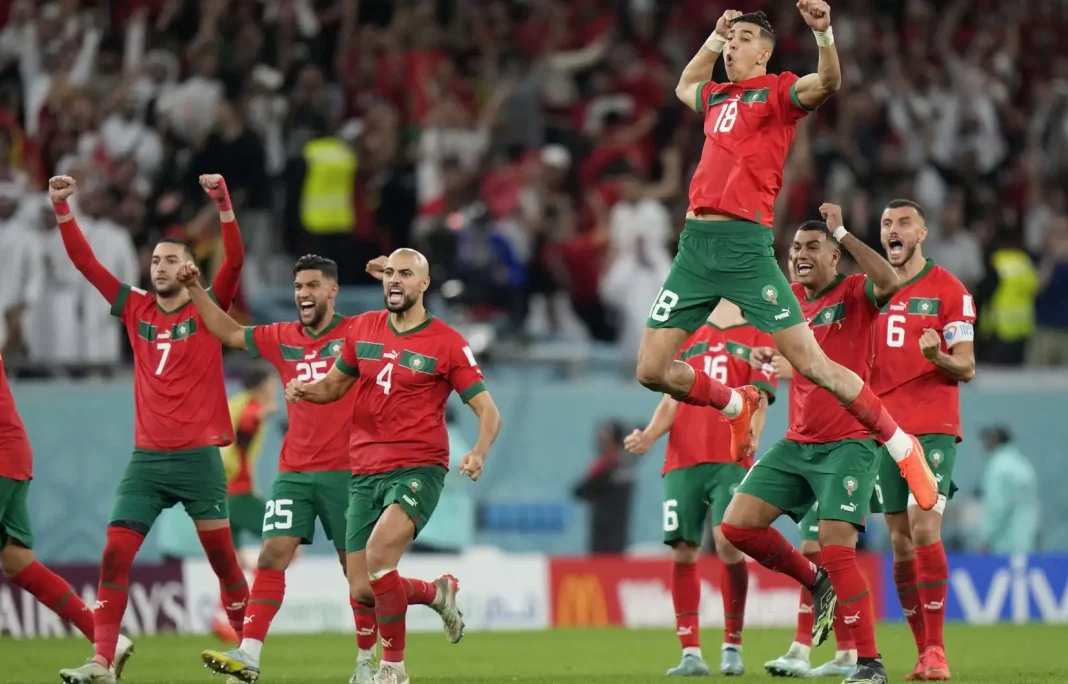 Coupe du monde: L’équipe du Maroc attaquée par un caricaturiste néerlandais Les joueurs marocains célèbrent leur victoire lors de la Coupe du Monde.
