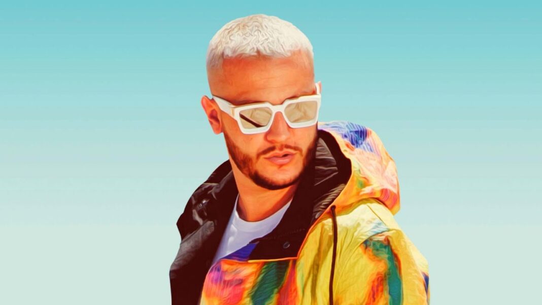 La demande de Macron à DJ Snake : Retires ton poste sur la Palestine DJ Snake portant des lunettes blanches et un manteau coloré.